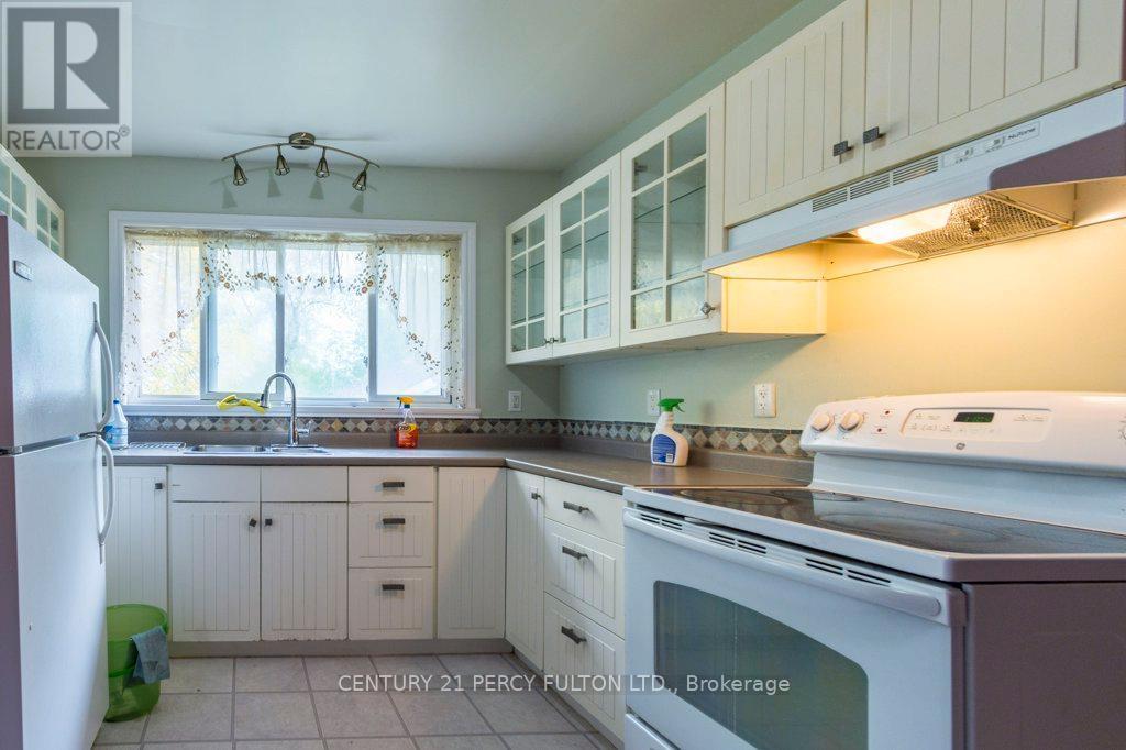 Main - 71 Prince Of Wales Drive, Belleville, ON - Indoor Photo Showing Kitchen With Double Sink
