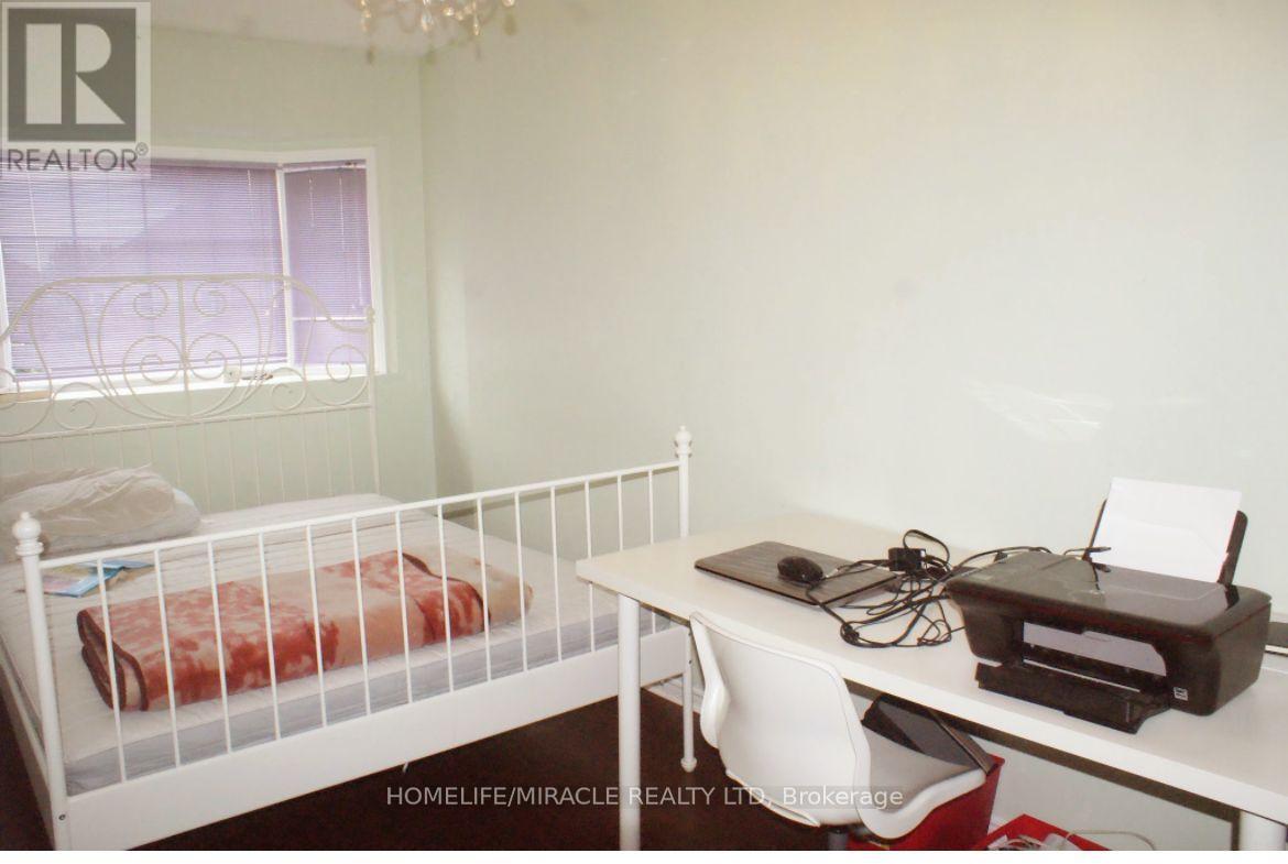 61 Carrie Crescent, Brampton, ON - Indoor