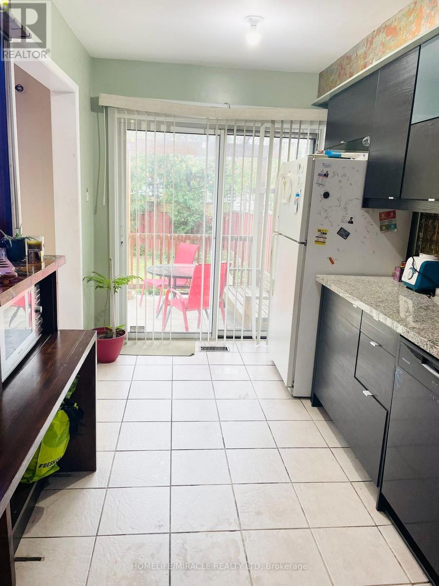 61 Carrie Crescent, Brampton, ON - Indoor