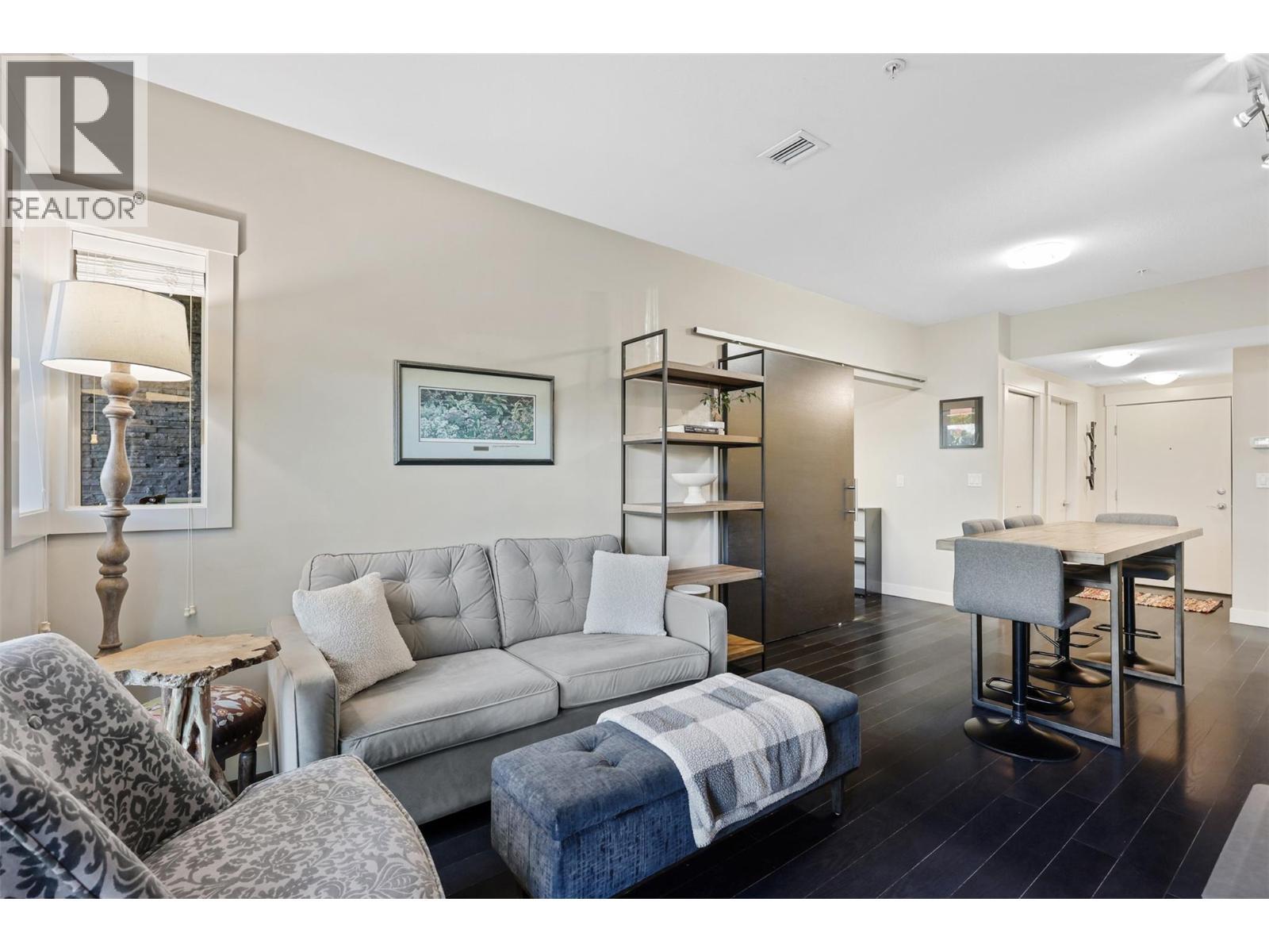 1030 Talasa Way Unit# 2112, Kamloops, BC - Indoor Photo Showing Living Room