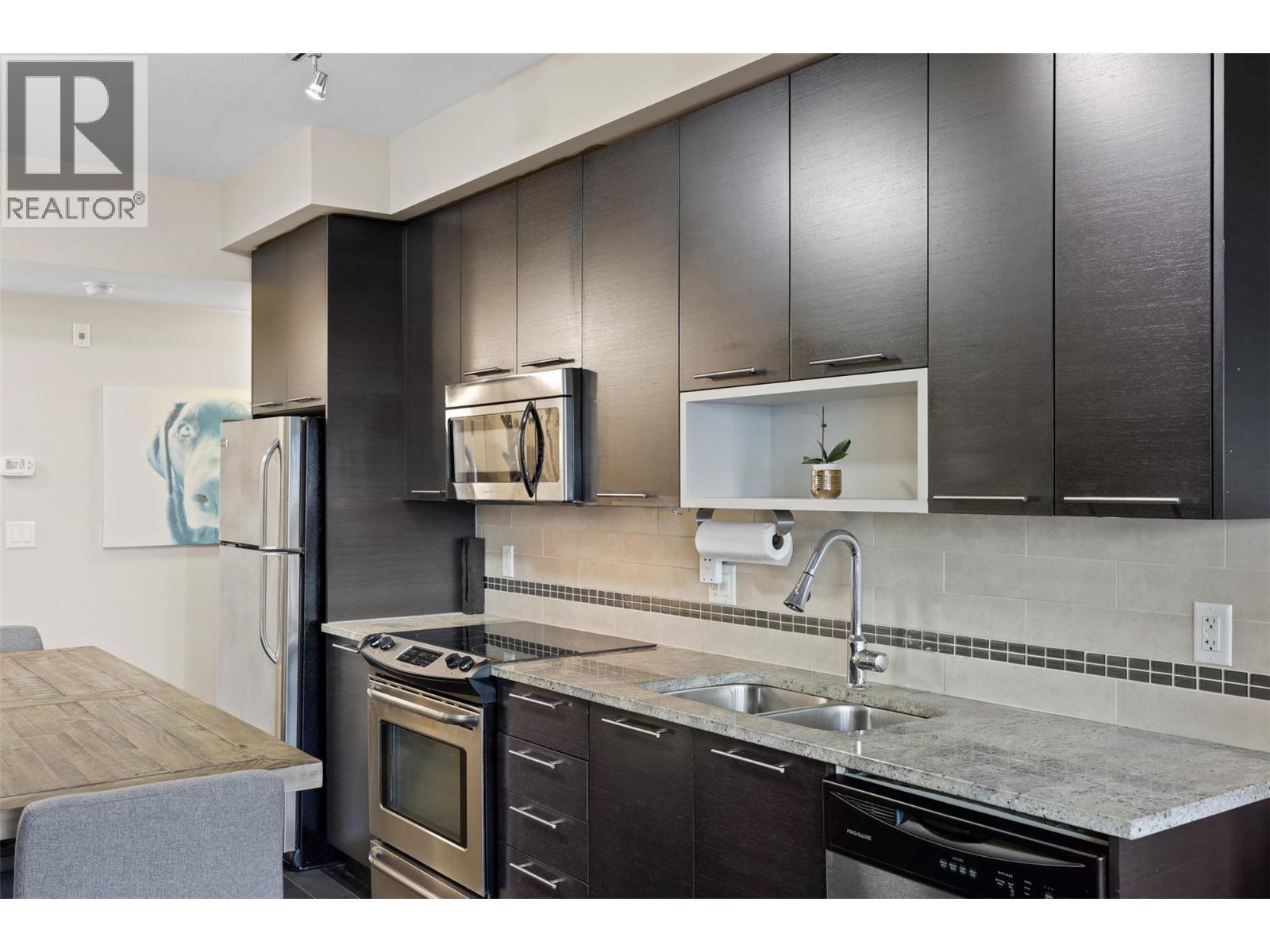 1030 Talasa Way Unit# 2112, Kamloops, BC - Indoor Photo Showing Kitchen With Stainless Steel Kitchen With Double Sink With Upgraded Kitchen