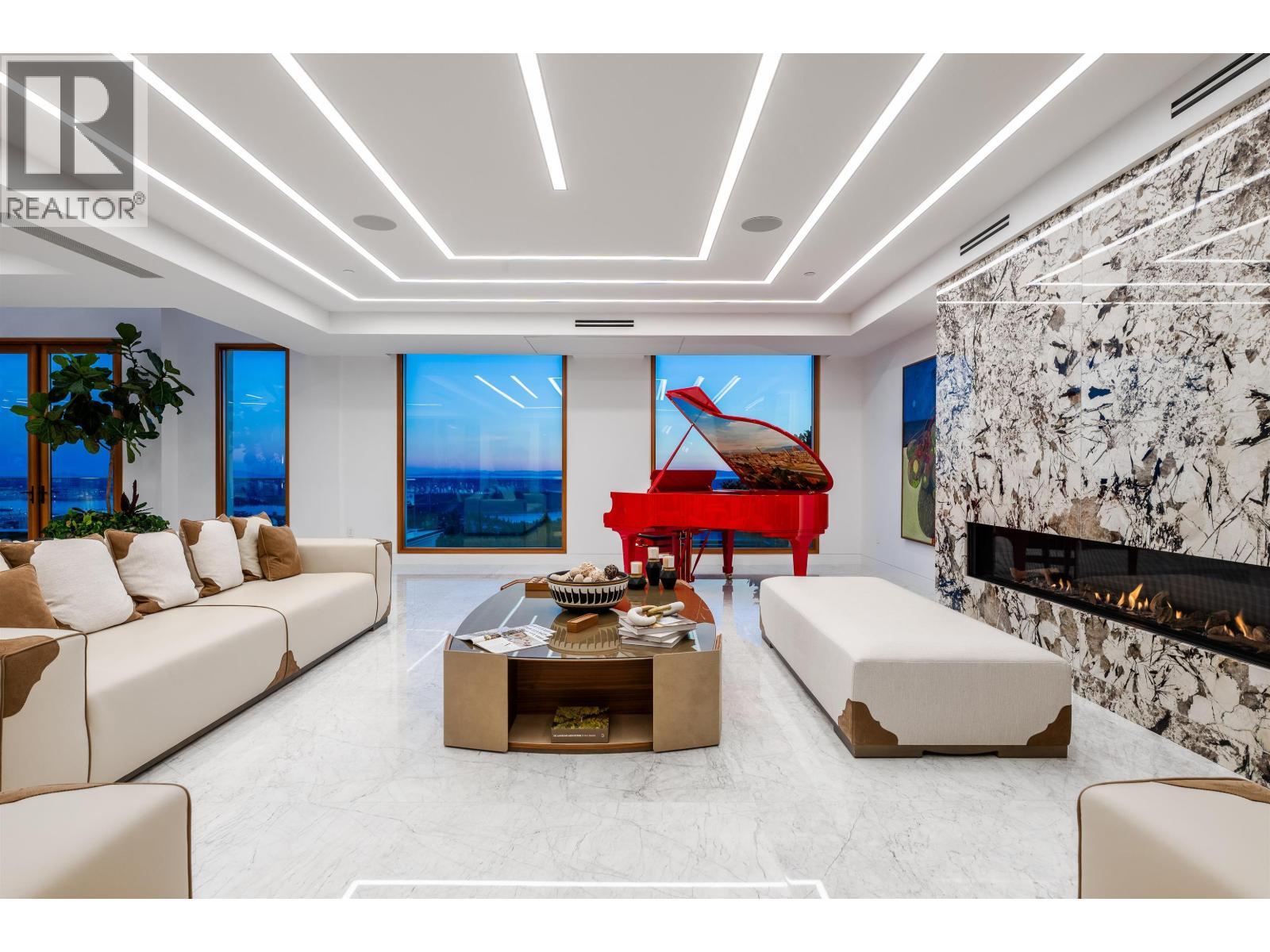 961 King Georges Way, West Vancouver, BC - Indoor Photo Showing Living Room