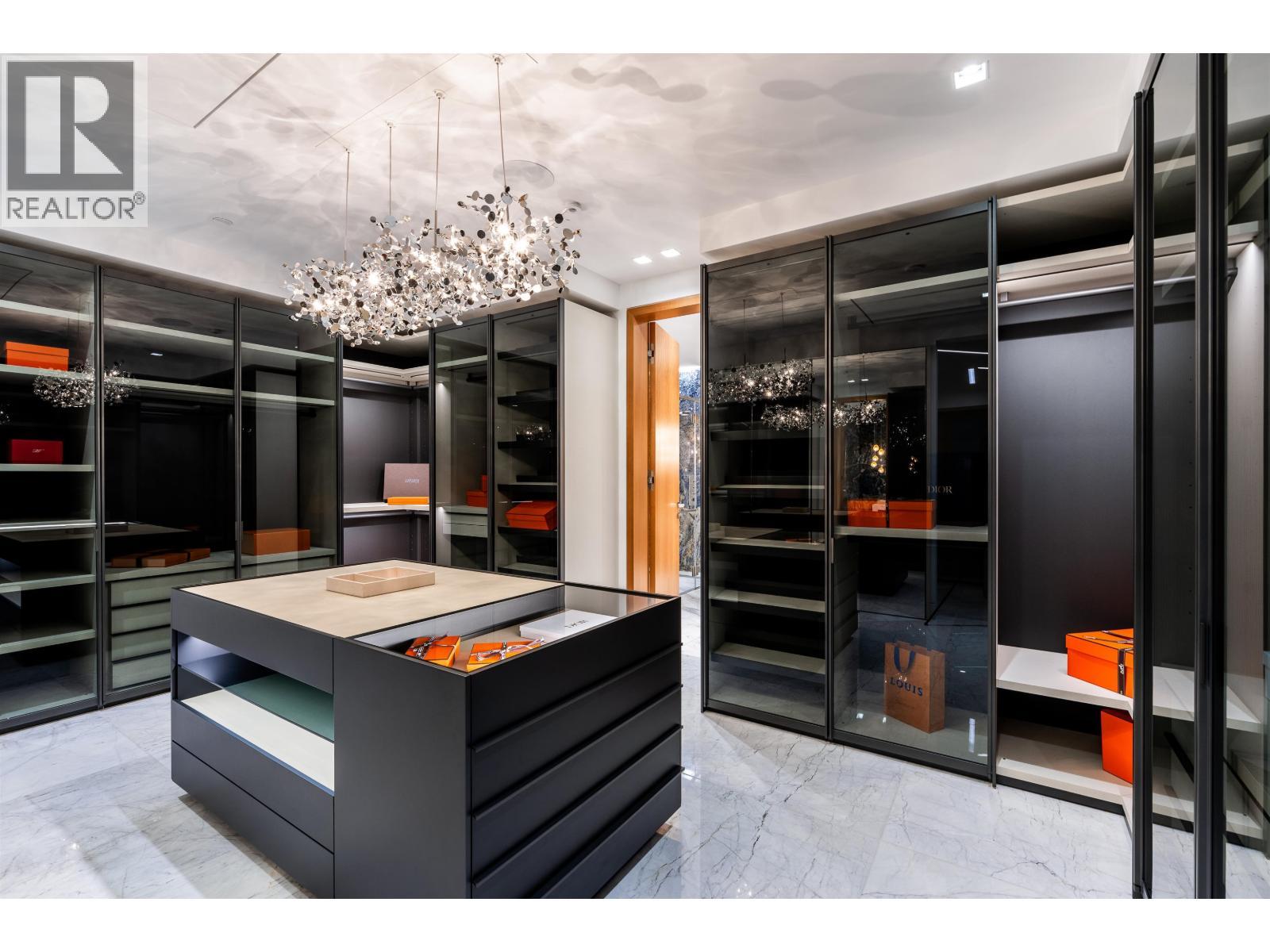 961 King Georges Way, West Vancouver, BC - Indoor