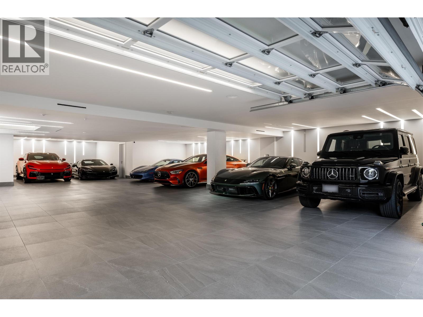 961 King Georges Way, West Vancouver, BC - Indoor Photo Showing Garage