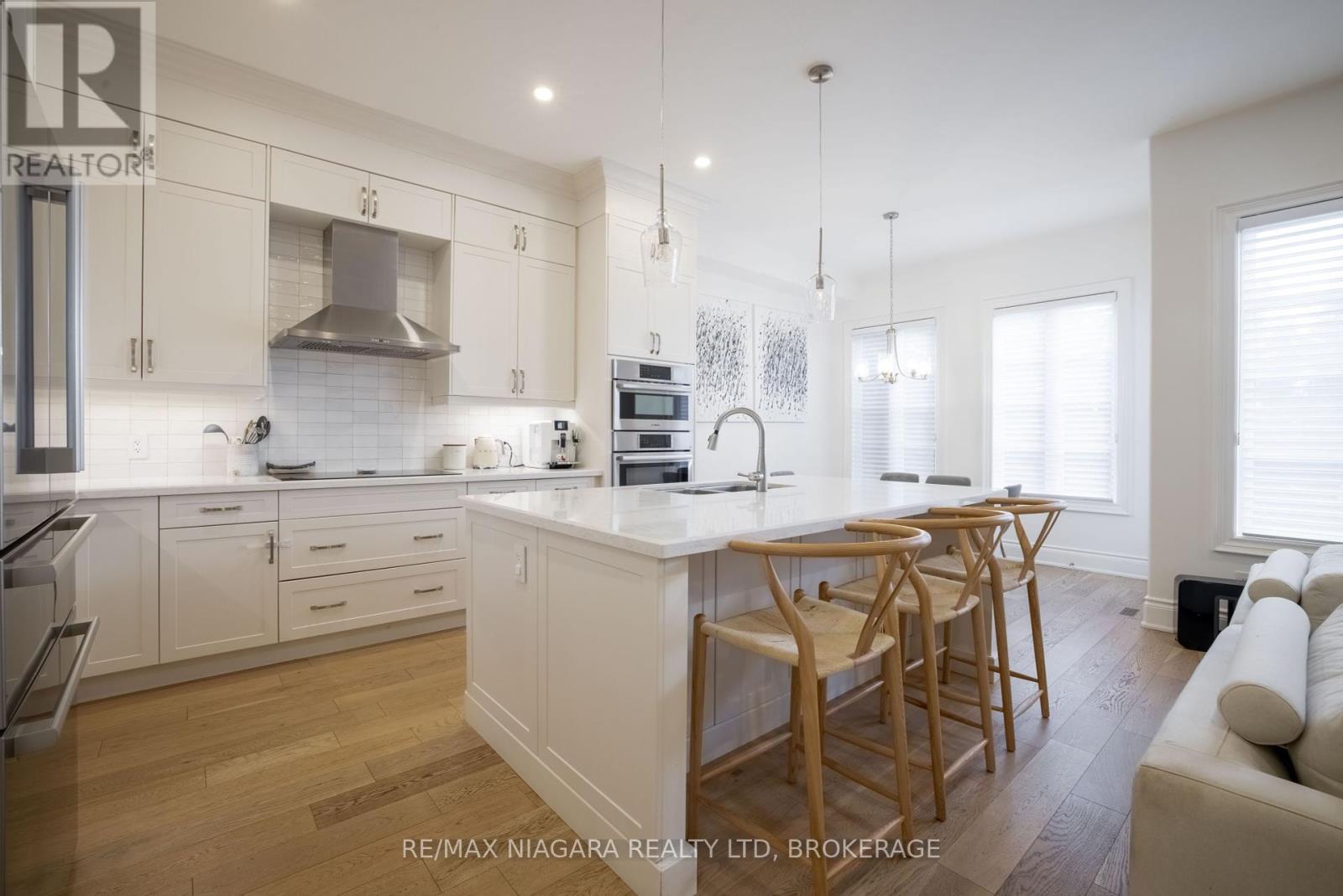 15 Arbourvale Common, St. Catharines (Glendale/Glenridge), ON - Indoor Photo Showing Kitchen With Upgraded Kitchen