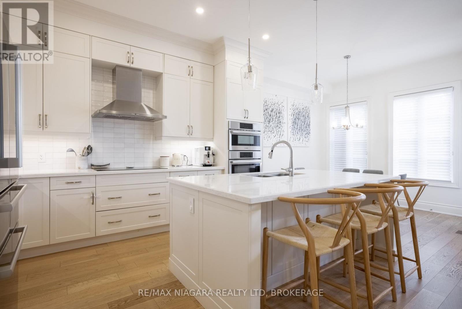 15 Arbourvale Common, St. Catharines (Glendale/Glenridge), ON - Indoor Photo Showing Kitchen With Upgraded Kitchen