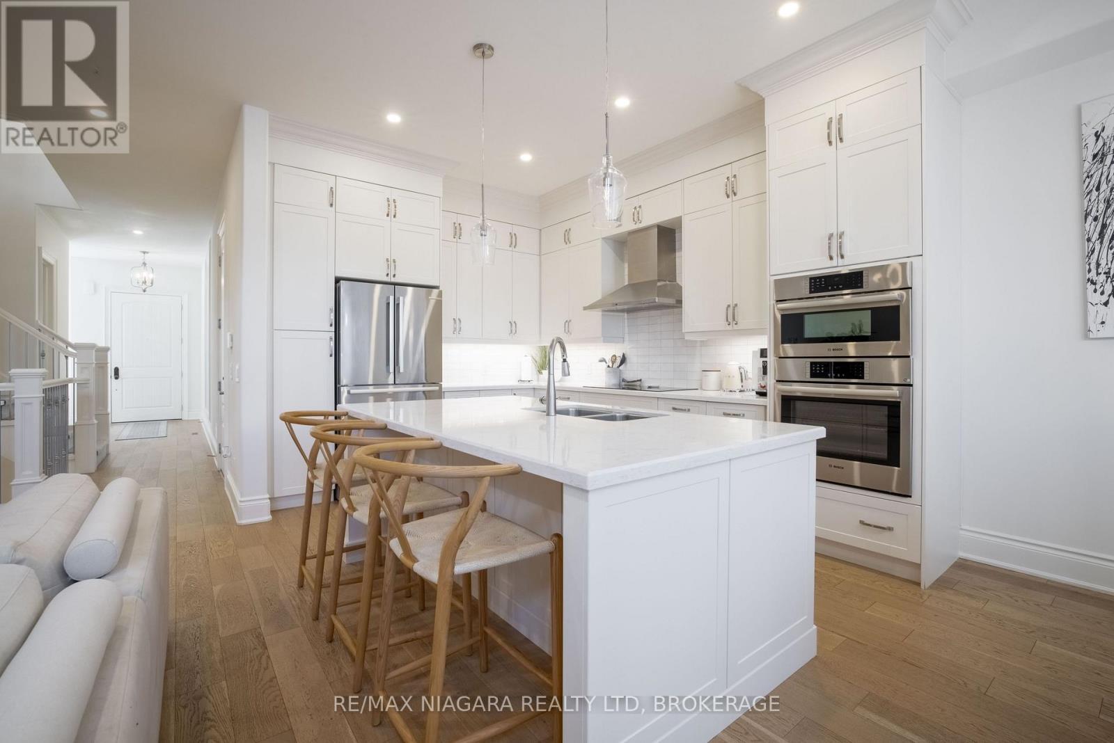 Chefs kitchen with built in appliances - 15 Arbourvale Common, St. Catharines (Glendale/Glenridge), ON - Indoor Photo Showing Kitchen With Upgraded Kitchen
