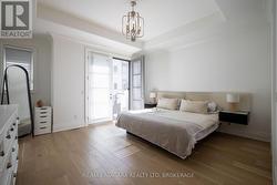 Primary bedroom with walk-in-closet and a ensuite -