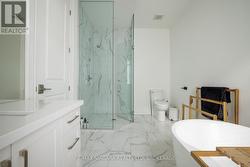 Primary bedroom with walk-in-closet and a ensuite -