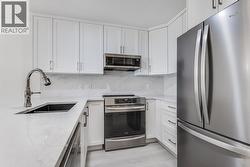 Good sized kitchen with lots of cabinets -