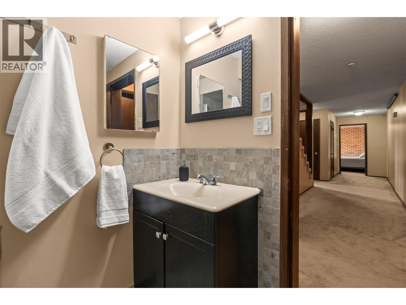 Bathroom Down - 8997 Peters Road, Vernon, BC - Indoor Photo Showing Bathroom