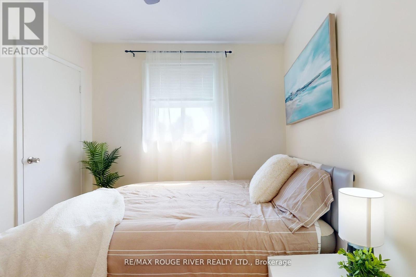 18 Darlingside Drive, Toronto, ON - Indoor Photo Showing Bedroom