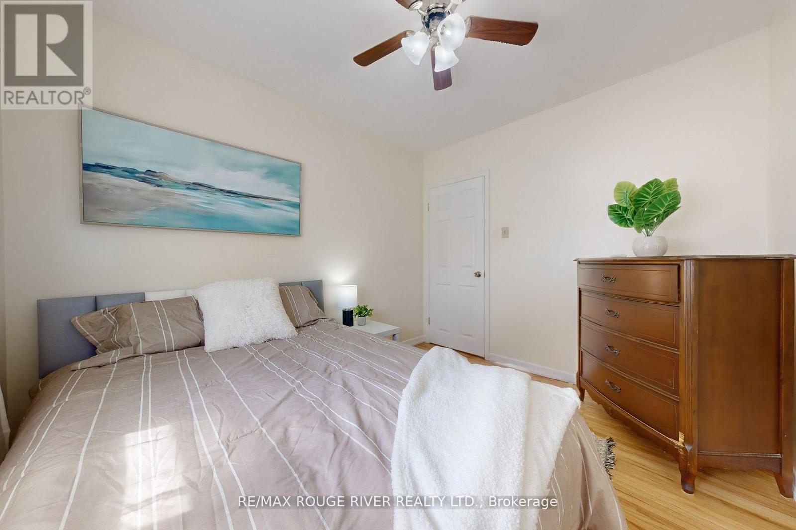 18 Darlingside Drive, Toronto, ON - Indoor Photo Showing Bedroom
