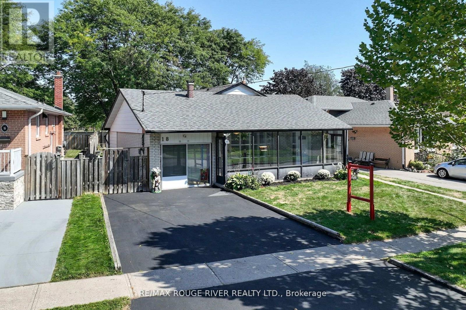18 Darlingside Drive, Toronto, ON - Outdoor