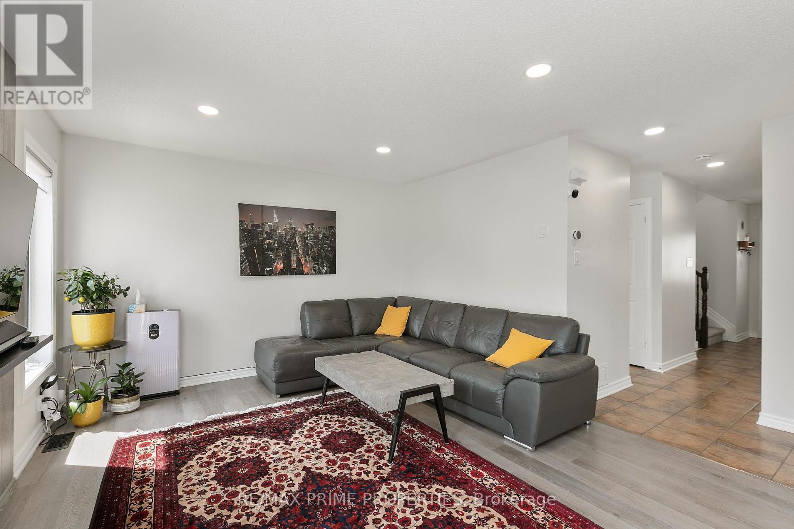 513 Paul Metivier Drive, Ottawa, ON - Indoor Photo Showing Living Room