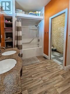 40 Goshen Street N, Bluewater (Zurich), ON - Indoor Photo Showing Bathroom