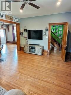 40 Goshen Street N, Bluewater (Zurich), ON - Indoor Photo Showing Living Room