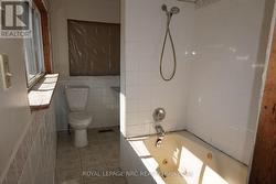 Main Floor 4 Piece Bath -