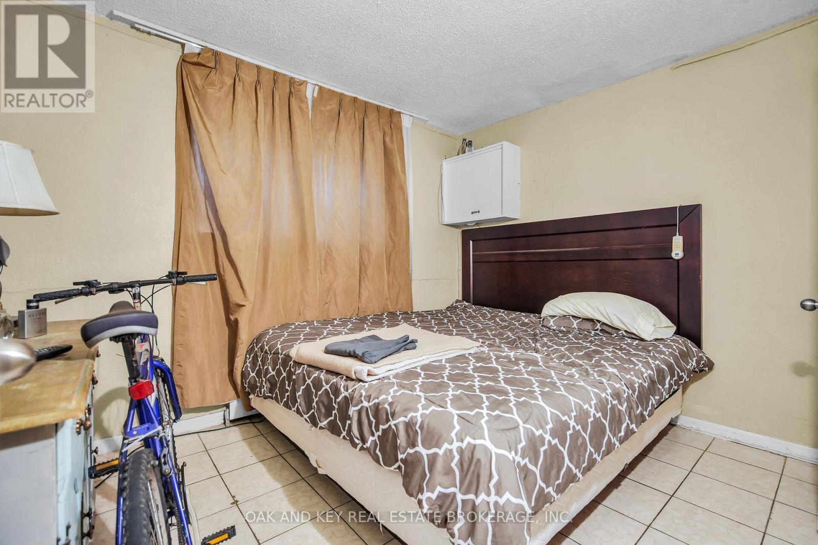 1563 Allen Place, London East (East H), ON - Indoor Photo Showing Bedroom