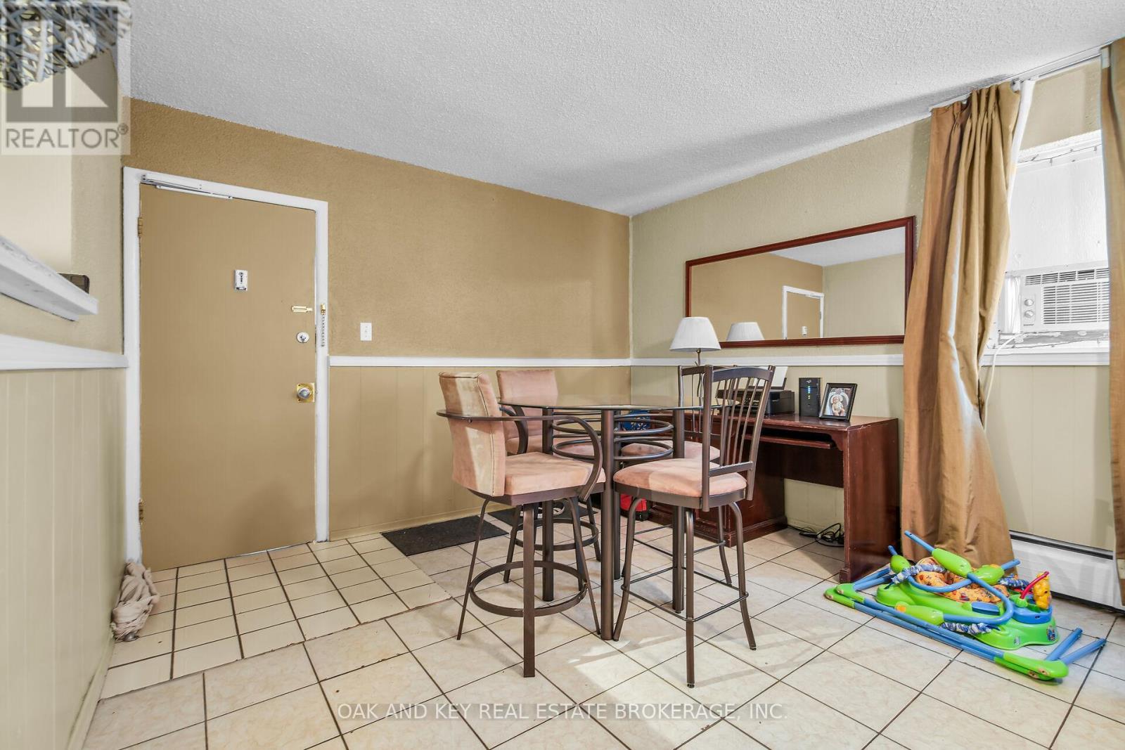 1563 Allen Place, London East (East H), ON - Indoor