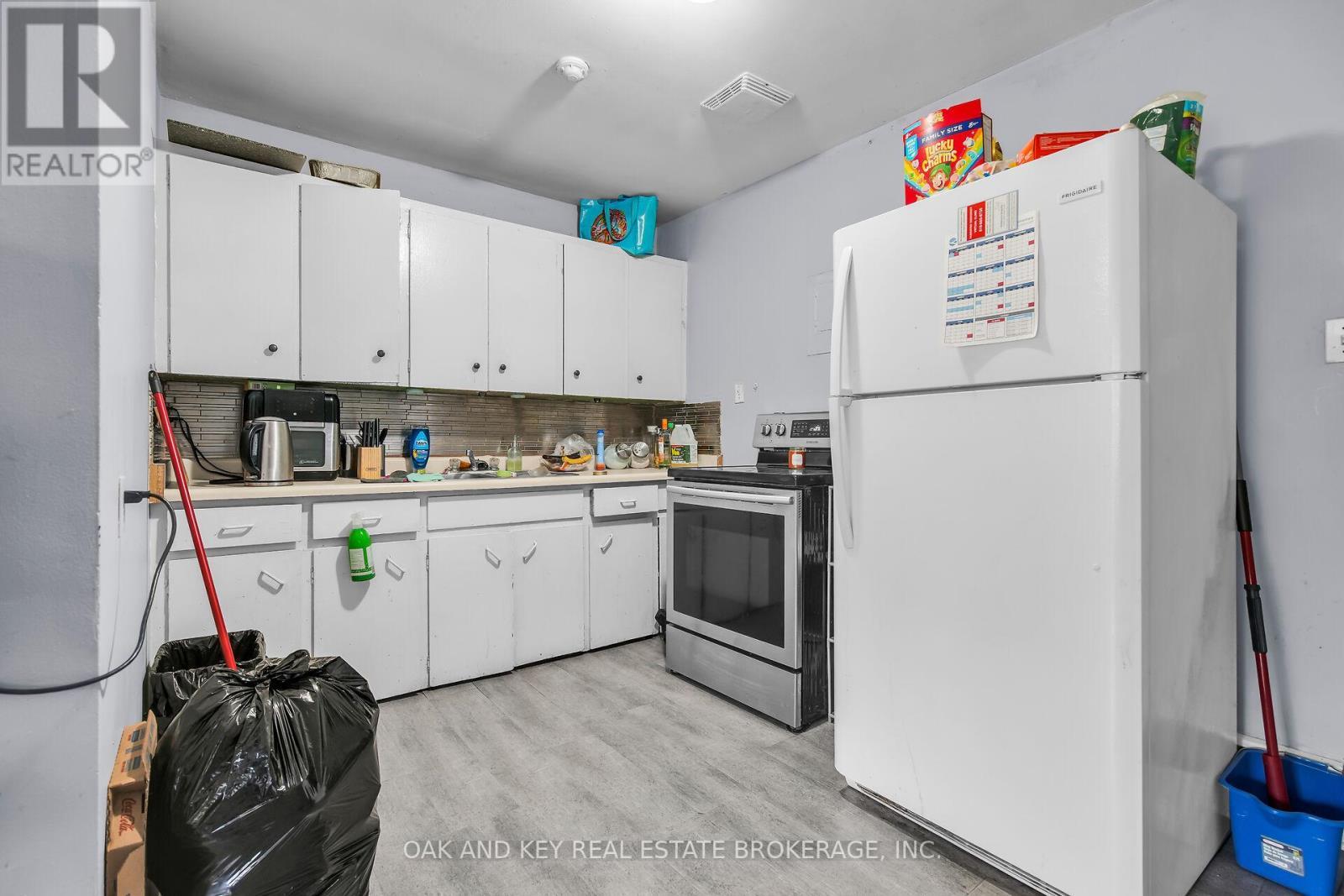 1563 Allen Place, London East (East H), ON - Indoor Photo Showing Kitchen