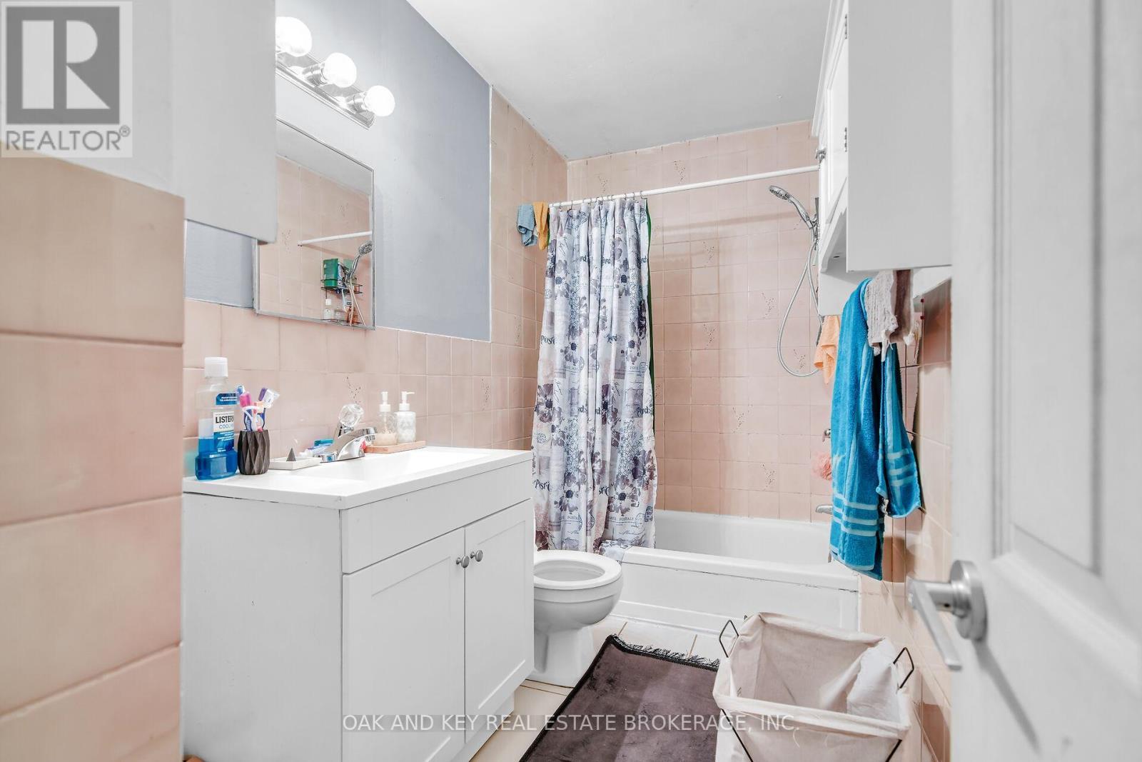 1563 Allen Place, London East (East H), ON - Indoor Photo Showing Bathroom