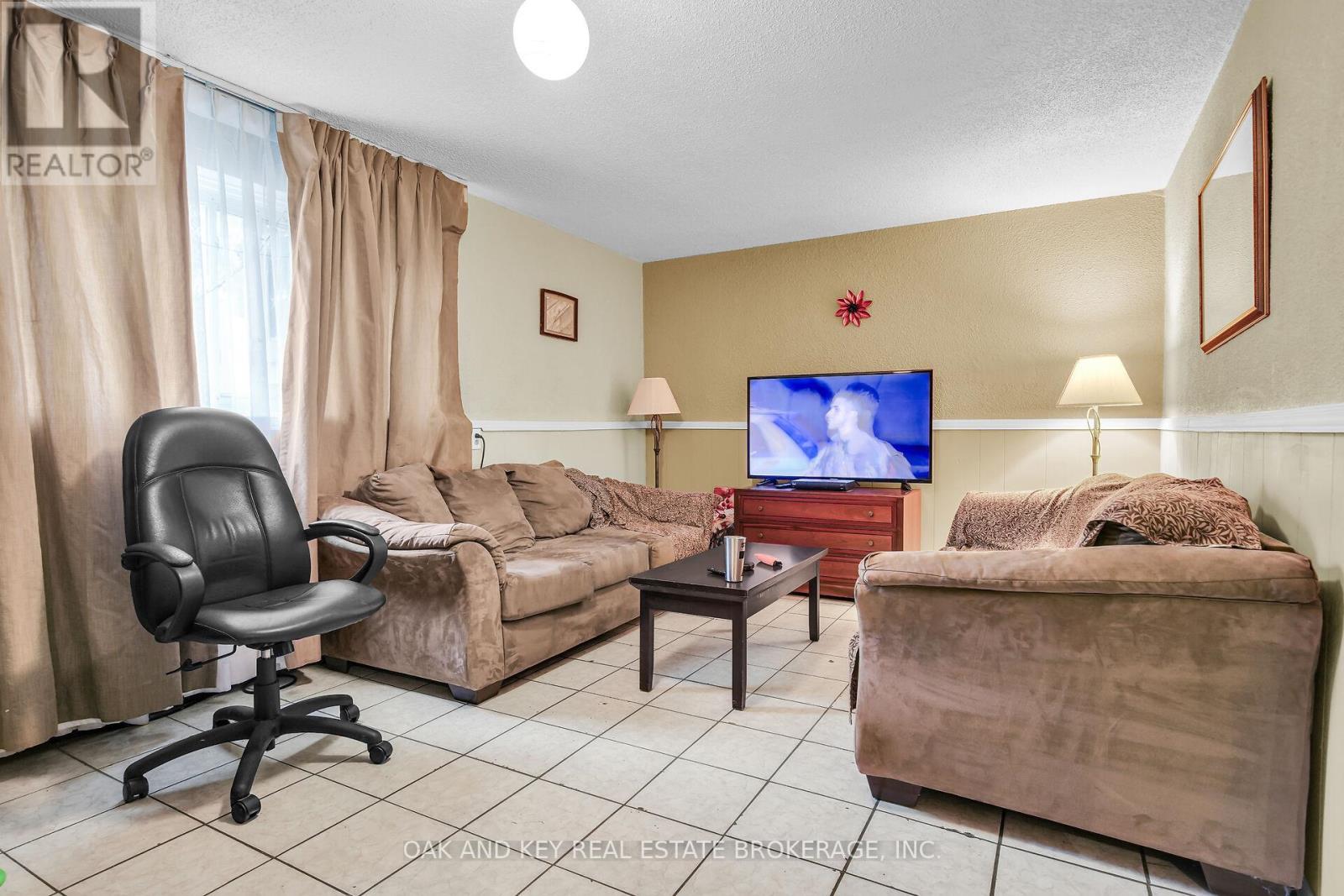 1563 Allen Place, London East (East H), ON - Indoor Photo Showing Living Room