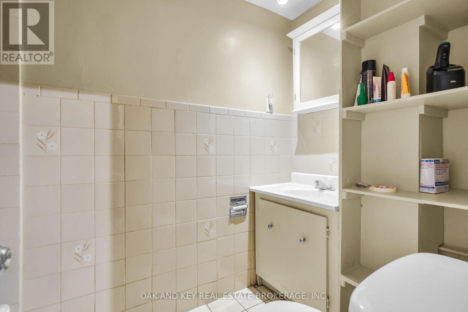 1563 Allen Place, London East (East H), ON - Indoor Photo Showing Bathroom
