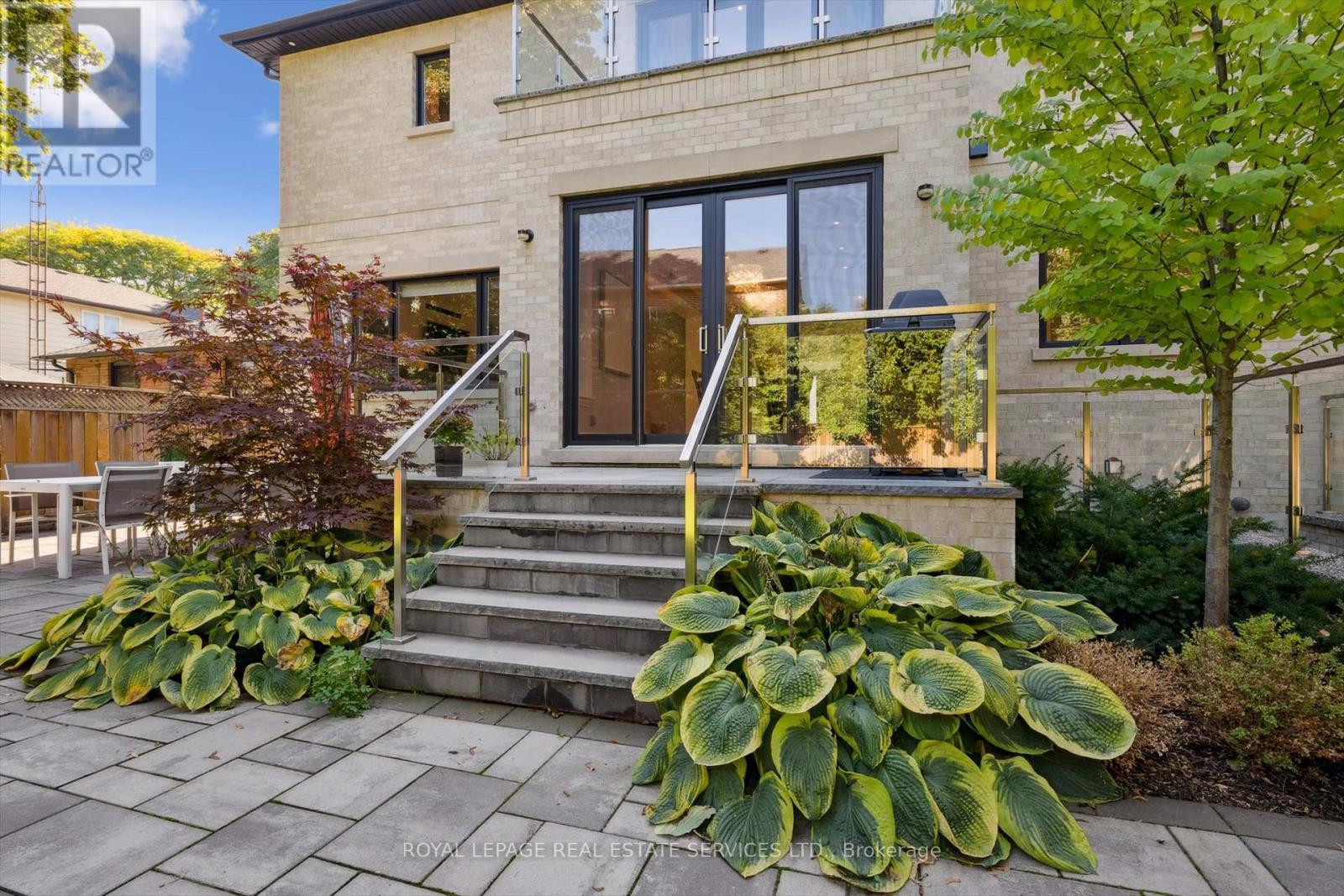 Landscaped Backyard Showcases a Stone Patio - 14 Westglen Crescent, Toronto, ON - Outdoor With Deck Patio Veranda