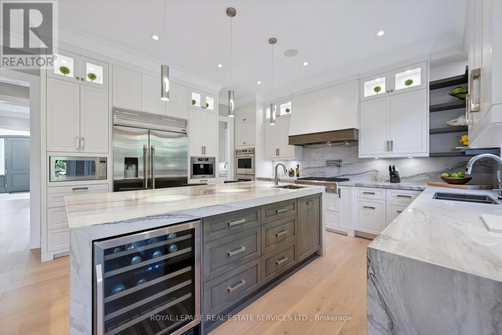 Chef's Kitchen Showcases GE Monogram Appliances - 14 Westglen Crescent, Toronto, ON - Indoor Photo Showing Kitchen With Upgraded Kitchen