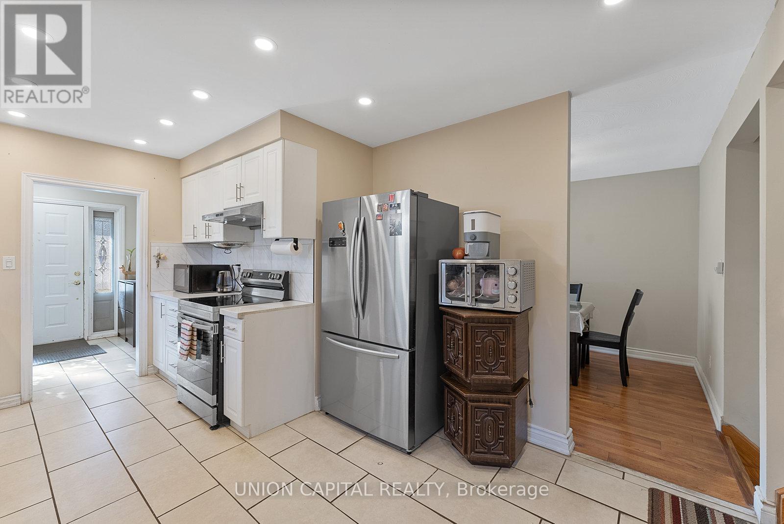 37 Callowhill Drive, Toronto, ON - Indoor Photo Showing Kitchen