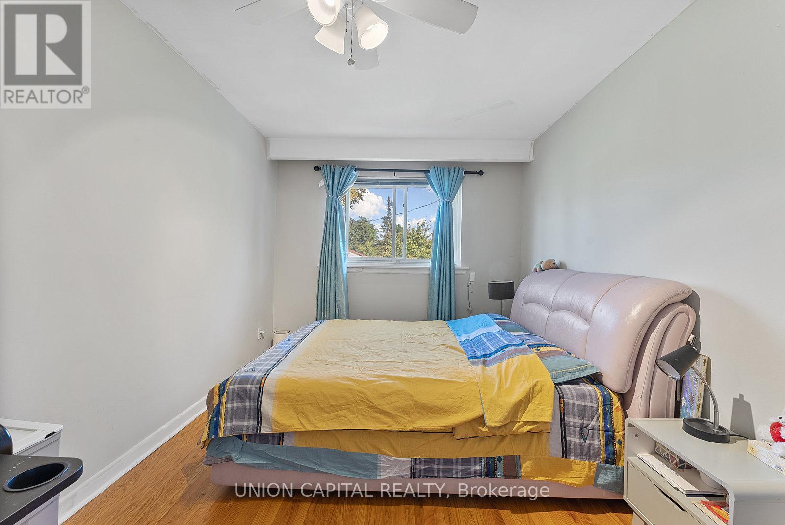 37 Callowhill Drive, Toronto, ON - Indoor Photo Showing Bedroom