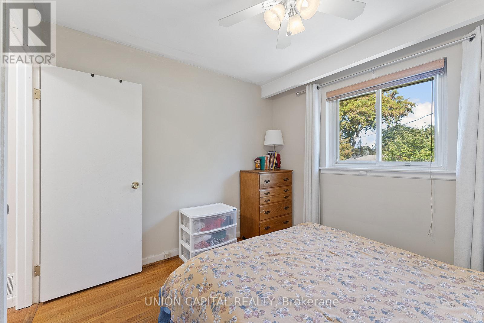 37 Callowhill Drive, Toronto, ON - Indoor Photo Showing Bedroom