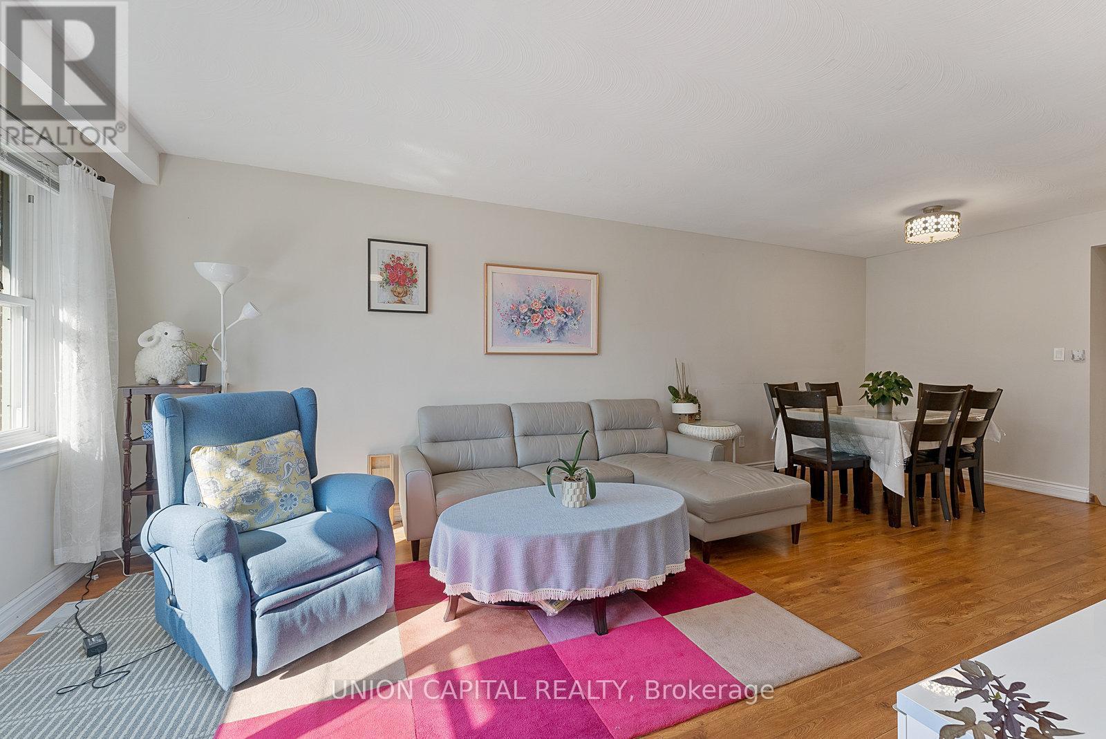 37 Callowhill Drive, Toronto, ON - Indoor Photo Showing Living Room