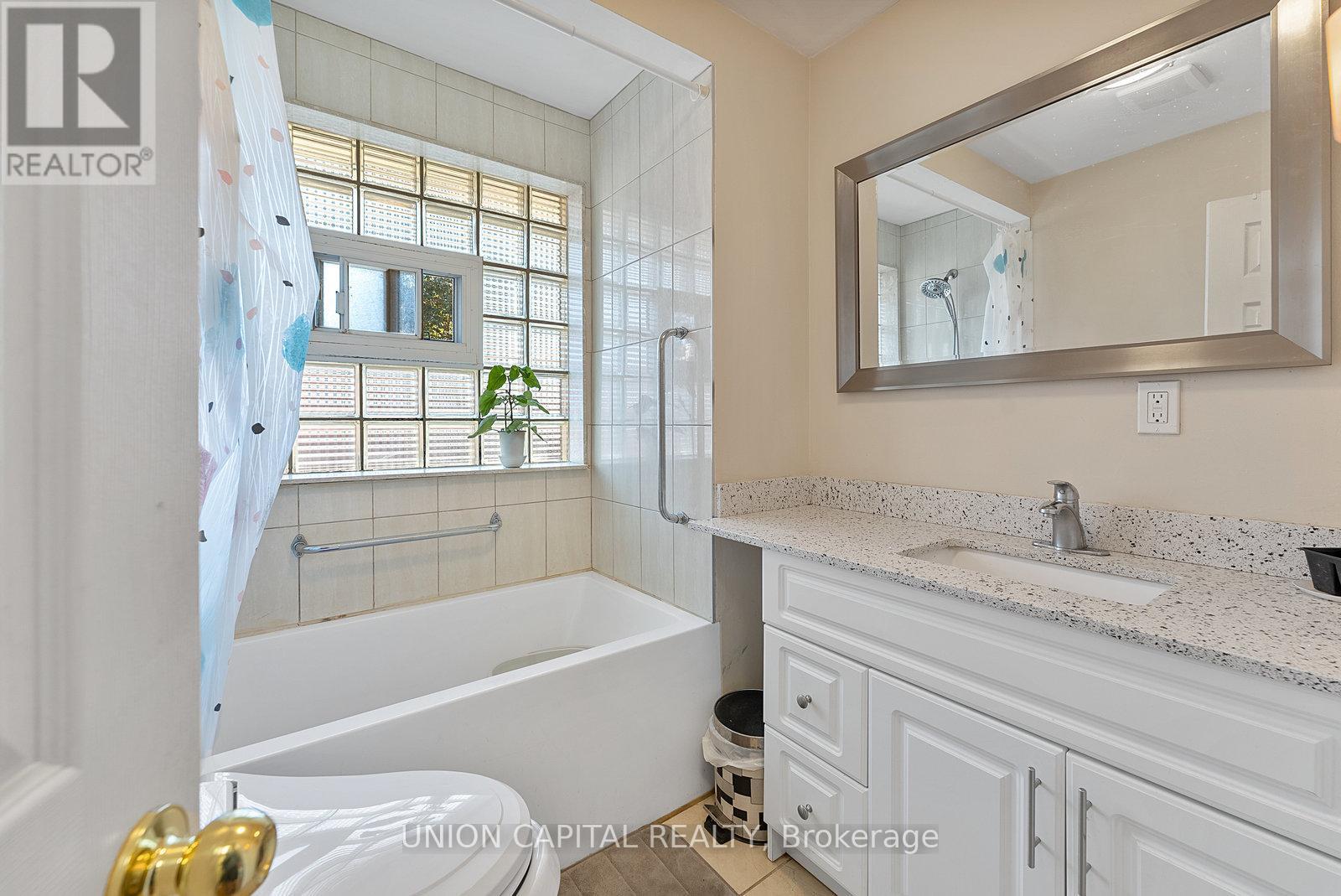 37 Callowhill Drive, Toronto, ON - Indoor Photo Showing Bathroom
