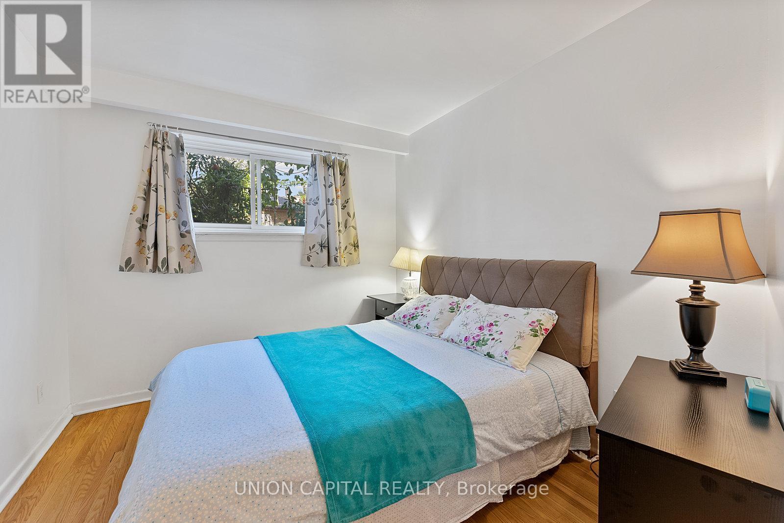 37 Callowhill Drive, Toronto, ON - Indoor Photo Showing Bedroom