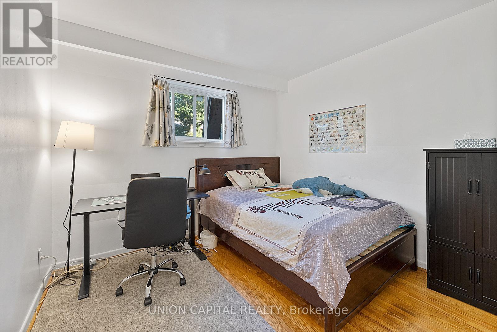 37 Callowhill Drive, Toronto, ON - Indoor Photo Showing Bedroom