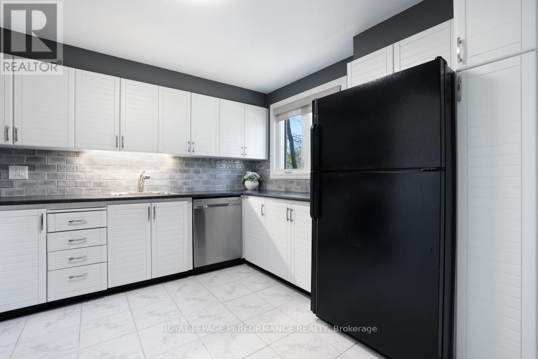 21 Arbordale Crescent, Ottawa, ON - Indoor Photo Showing Kitchen