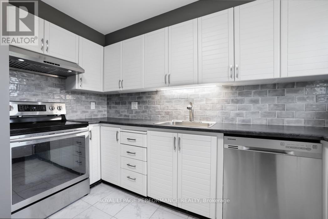 21 Arbordale Crescent, Ottawa, ON - Indoor Photo Showing Kitchen With Upgraded Kitchen