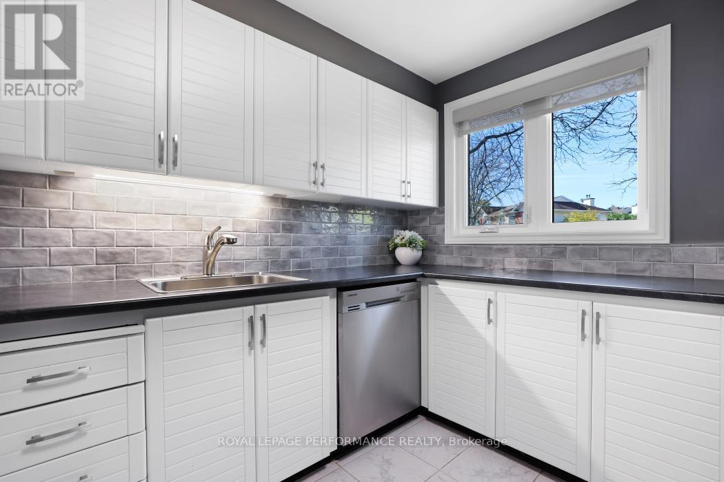 21 Arbordale Crescent, Ottawa, ON - Indoor Photo Showing Kitchen