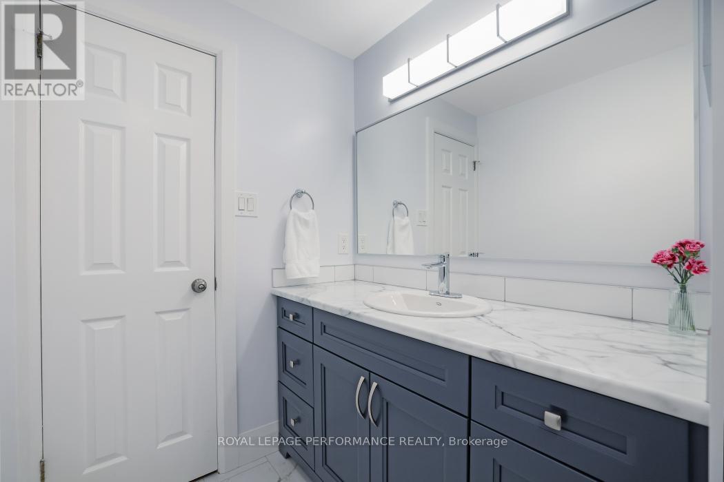 21 Arbordale Crescent, Ottawa, ON - Indoor Photo Showing Bathroom