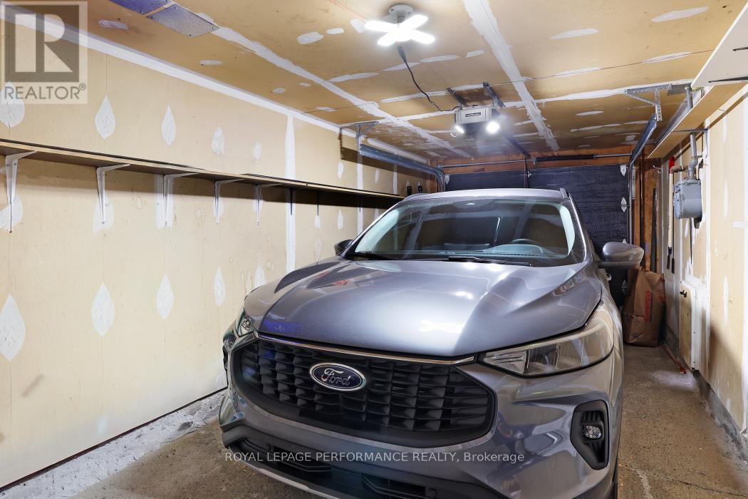 21 Arbordale Crescent, Ottawa, ON - Indoor Photo Showing Garage