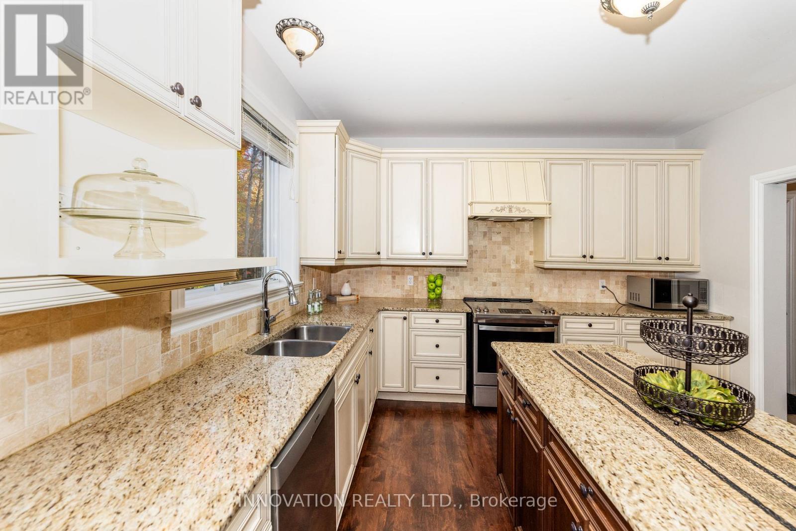 122 Country Meadow Drive S, Ottawa, ON - Indoor Photo Showing Kitchen With Double Sink