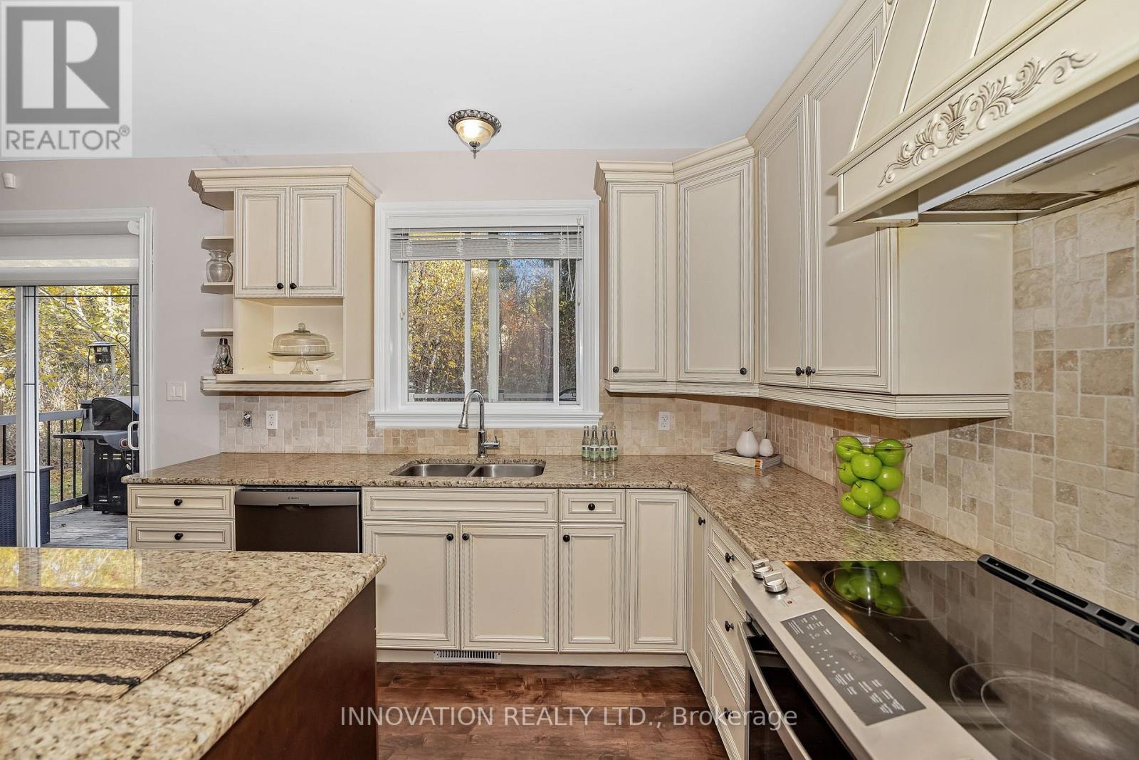 122 Country Meadow Drive S, Ottawa, ON - Indoor Photo Showing Kitchen With Double Sink