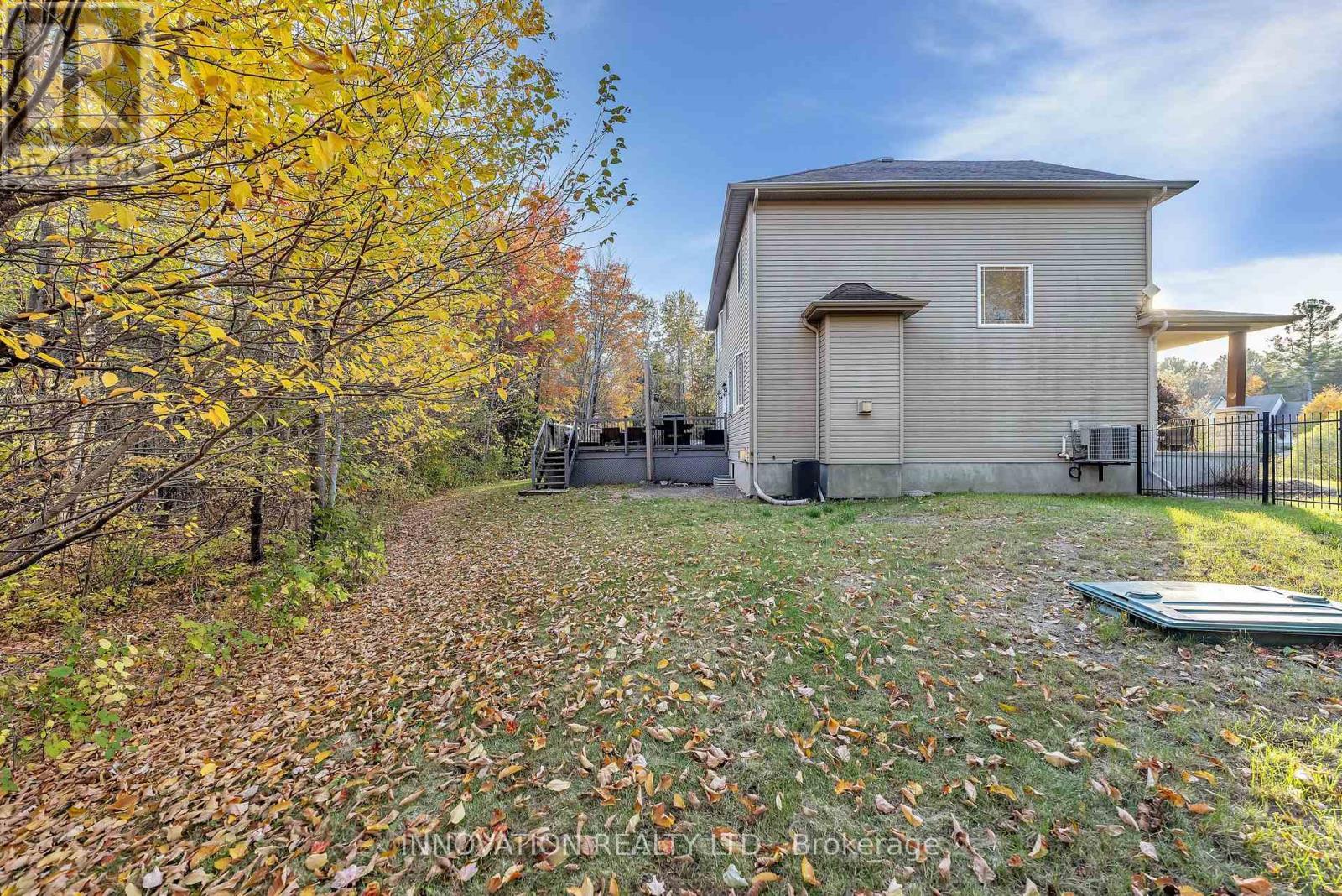 122 Country Meadow Drive S, Ottawa, ON - Outdoor