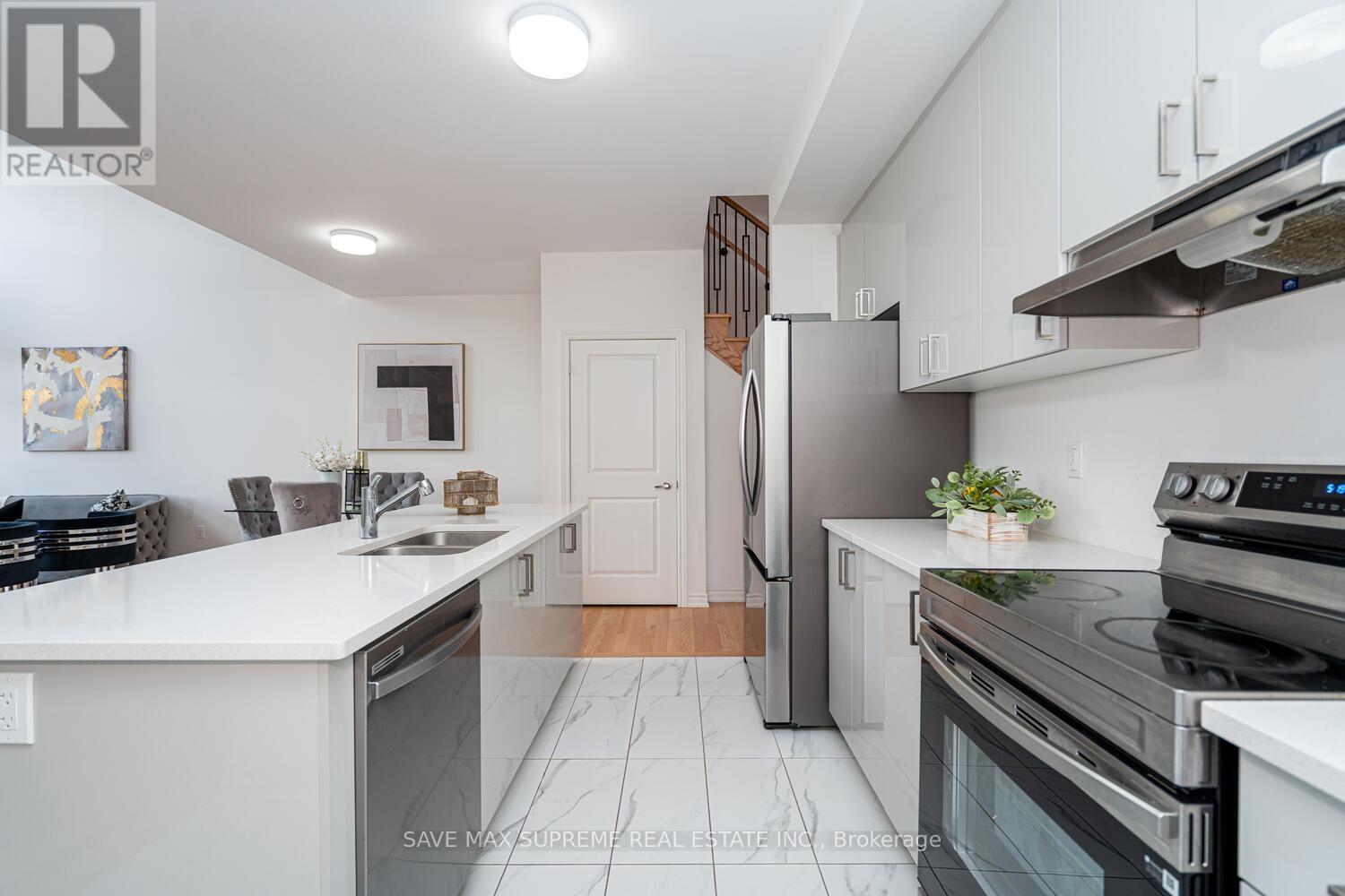 5 Bayberry Drive, Adjala-Tosorontio, ON - Indoor Photo Showing Kitchen With Double Sink