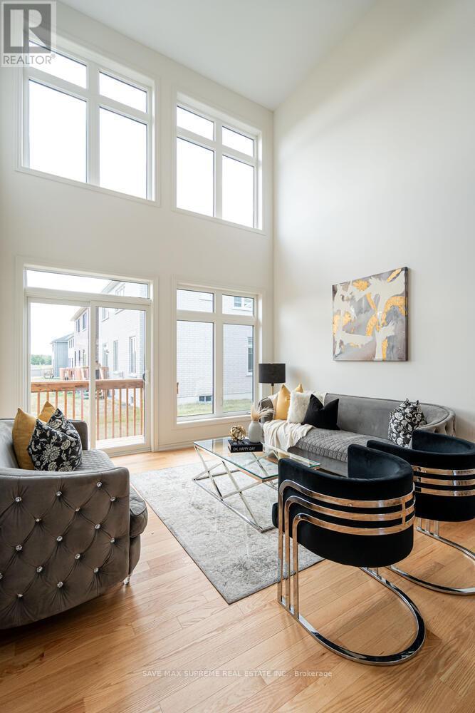 5 Bayberry Drive, Adjala-Tosorontio, ON - Indoor Photo Showing Living Room