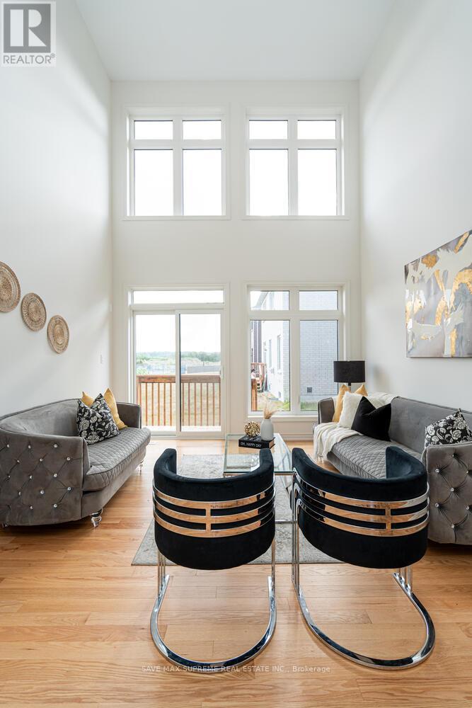 5 Bayberry Drive, Adjala-Tosorontio, ON - Indoor Photo Showing Living Room