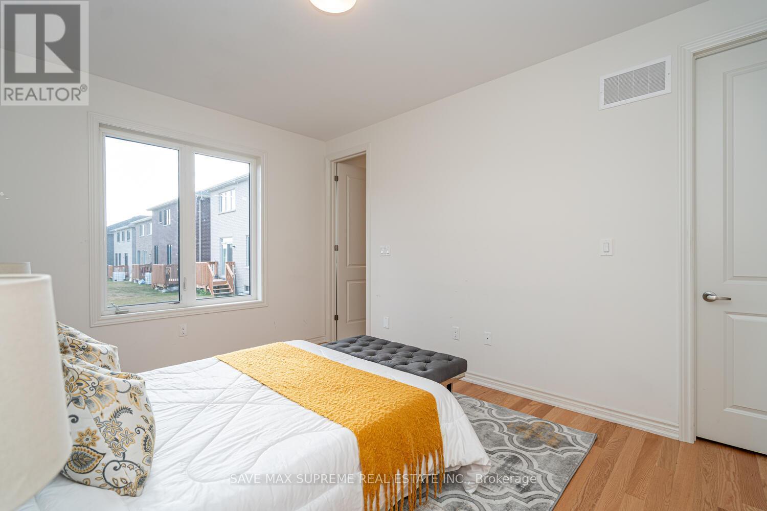 5 Bayberry Drive, Adjala-Tosorontio, ON - Indoor Photo Showing Bedroom