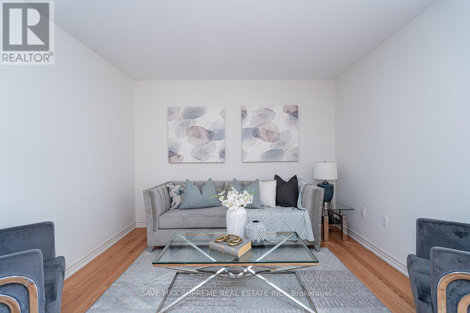 5 Bayberry Drive, Adjala-Tosorontio, ON - Indoor Photo Showing Living Room